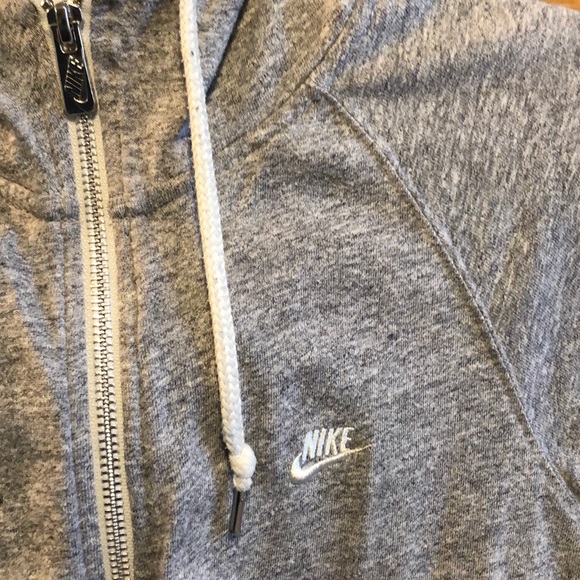 Nike vest - Picture 2 of 2